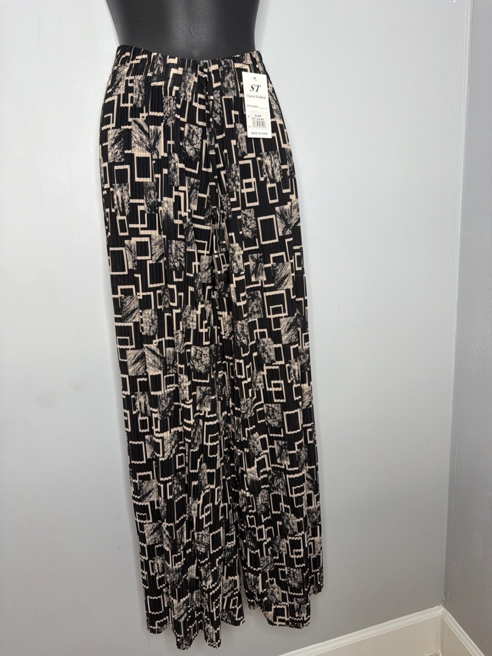 SD Collection Black & Cream Geometric Pleated pants. One size s-xl